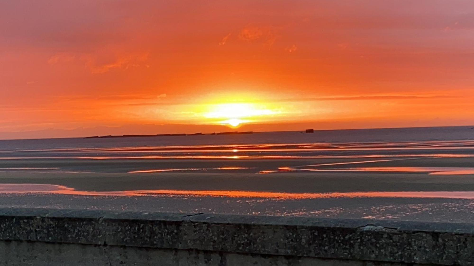 Gîtes Plage ou Pieds dans l'Eau Asnelles Extérieur photo